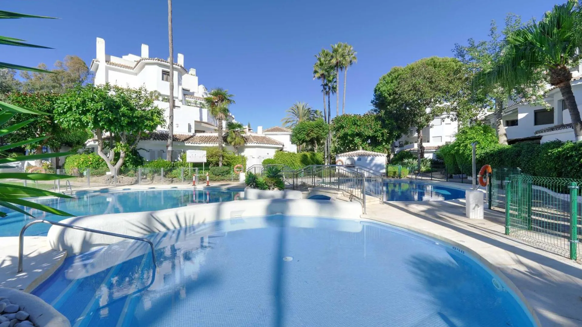 2039 Cozy Beachfront Apartment On Golden Beach Marbella Spain