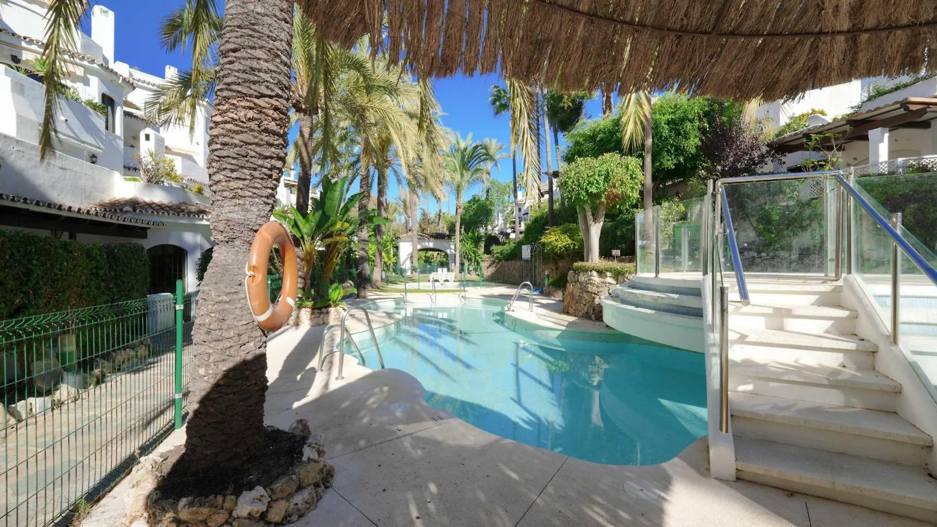 2039 Cozy Beachfront Apartment On Golden Beach Marbella
