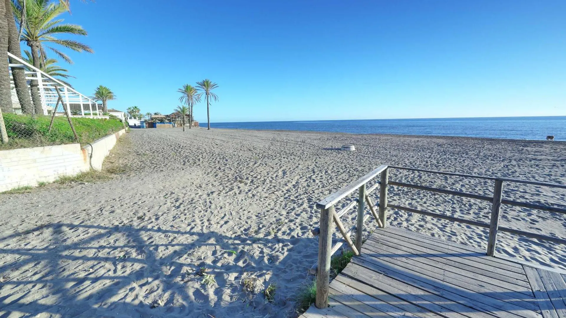 2039 Cozy Beachfront Apartment On Golden Beach Marbella