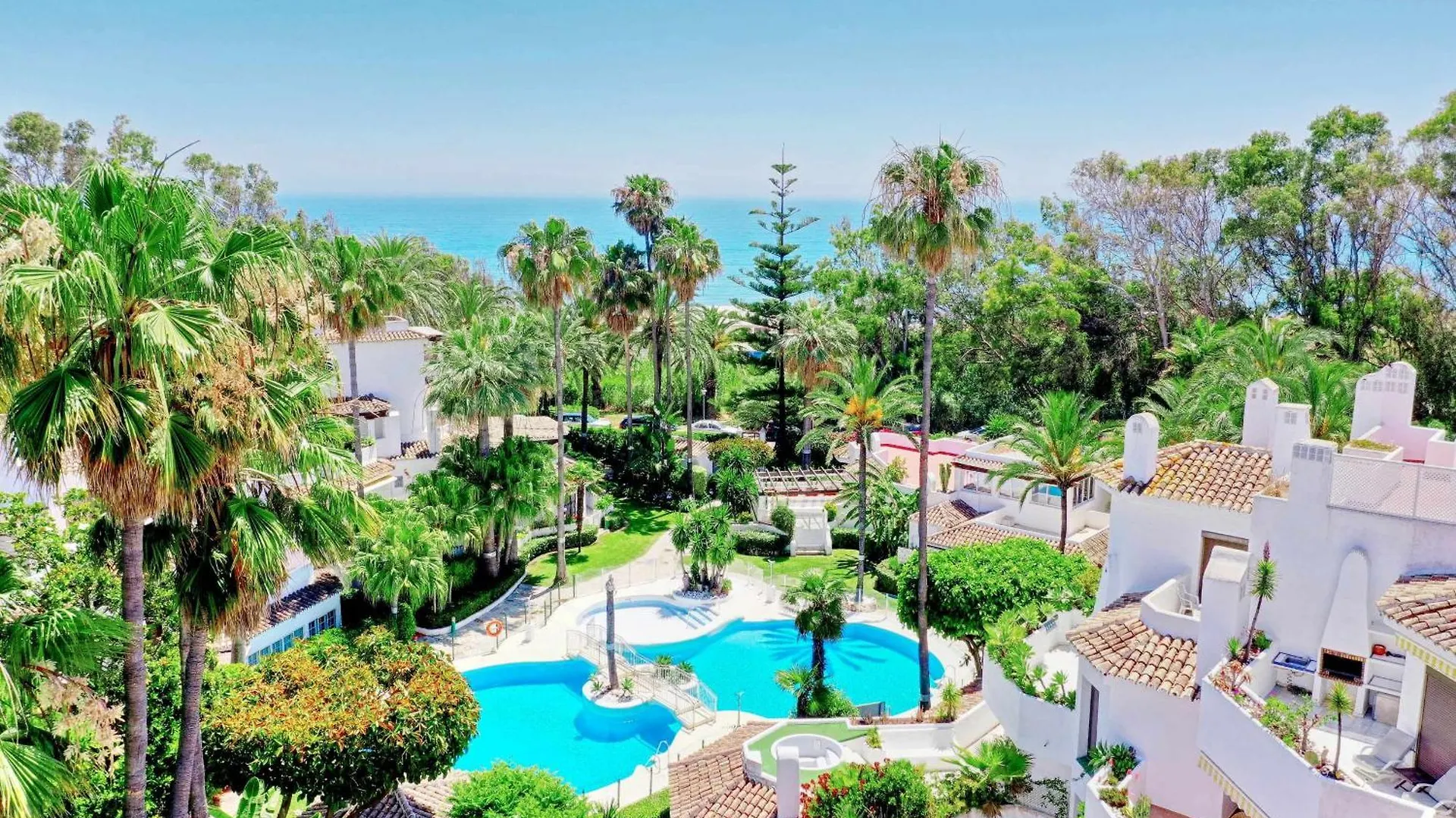 2039 Cozy Beachfront Apartment On Golden Beach Marbella
