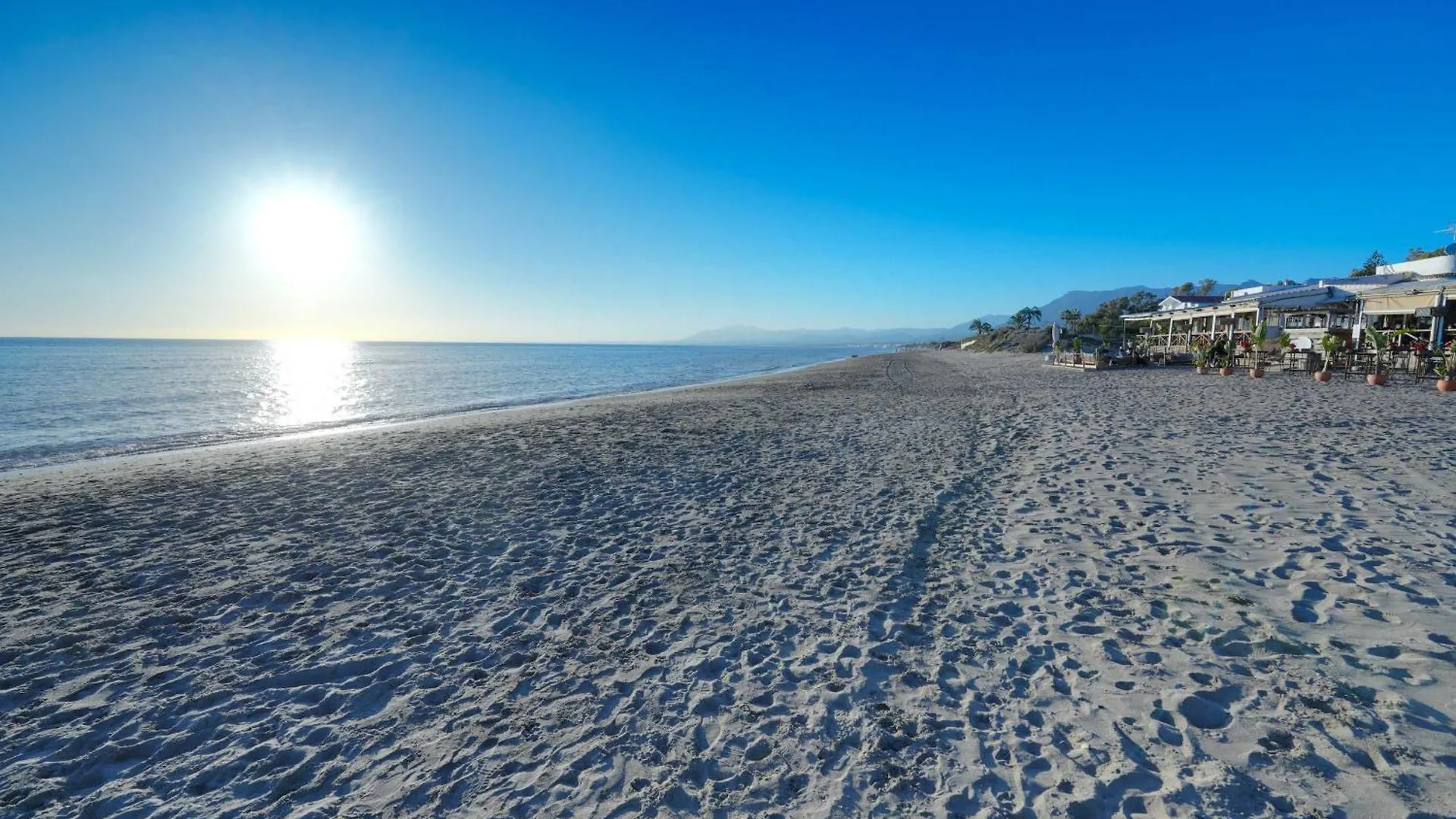 2039 Cozy Beachfront Apartment On Golden Beach Marbella 0*,  Španělsko
