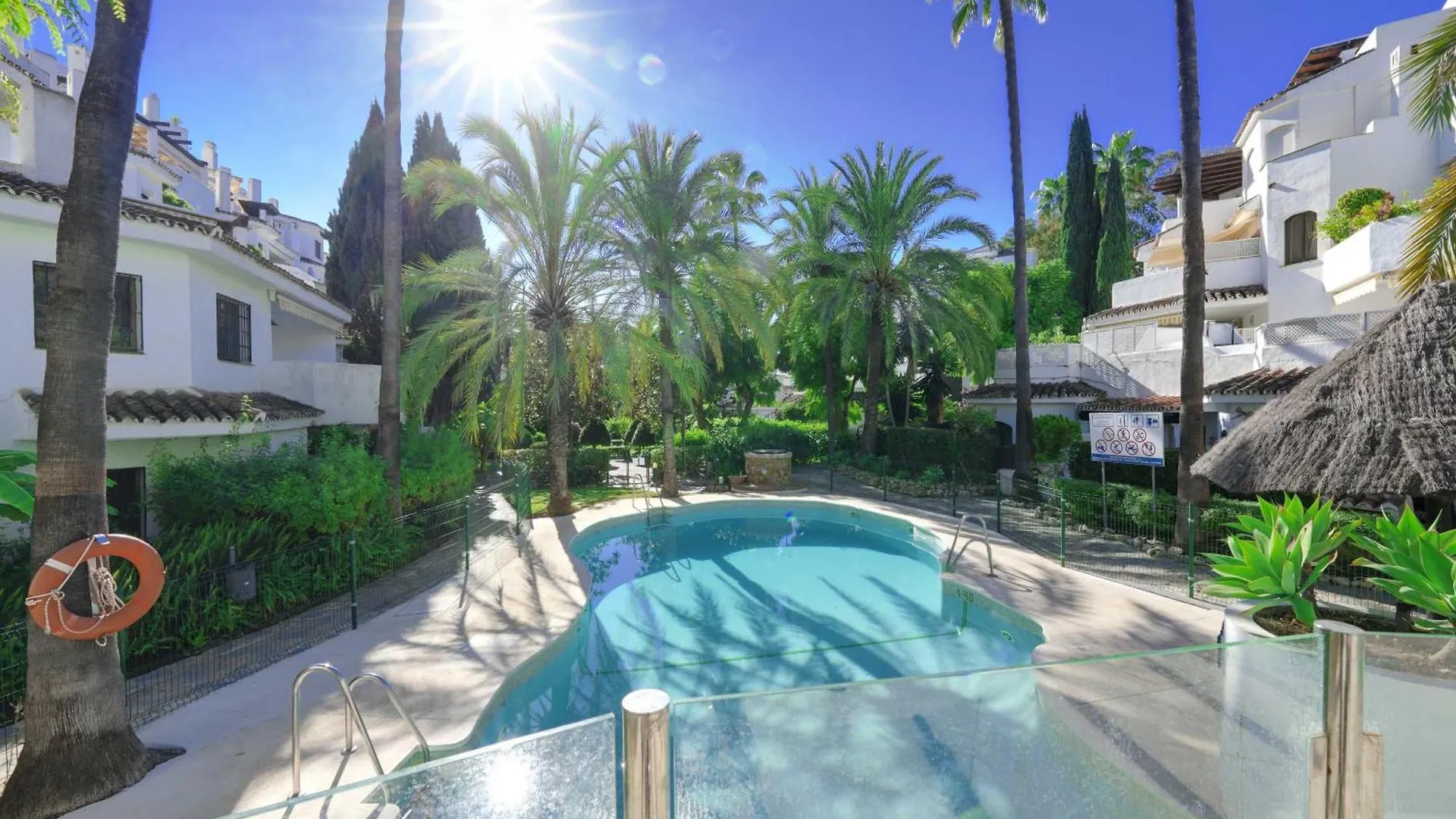 2039 Cozy Beachfront Apartment On Golden Beach Marbella