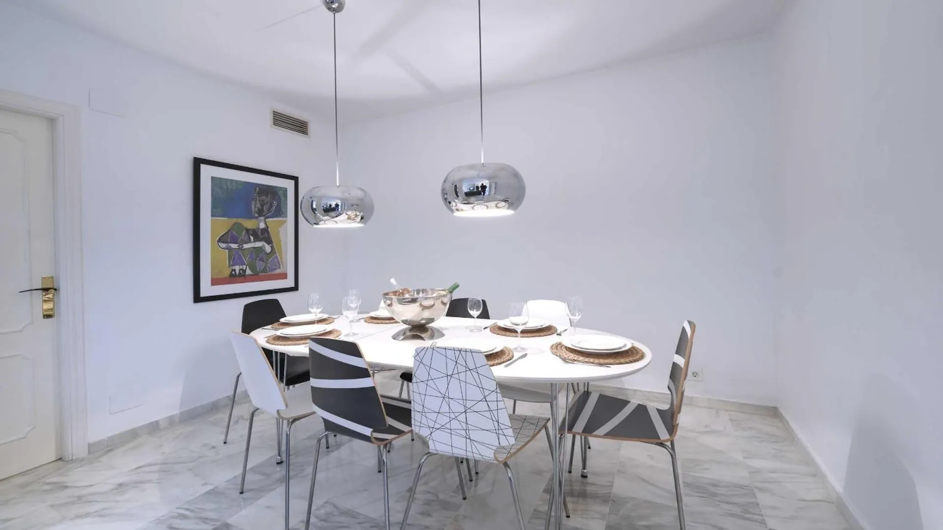 2039 Cozy Beachfront Apartment On Golden Beach Marbella