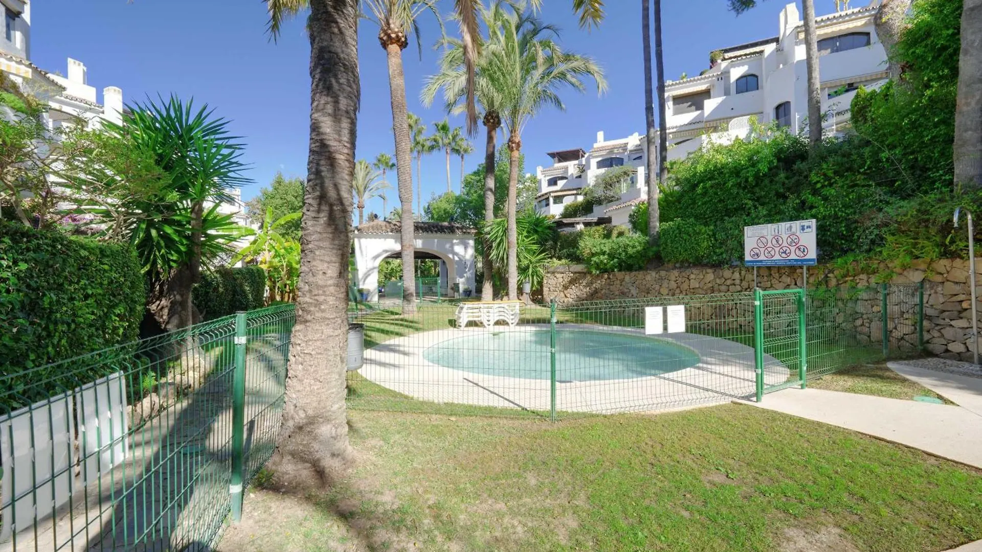 2039 Cozy Beachfront Apartment On Golden Beach Marbella 0*,