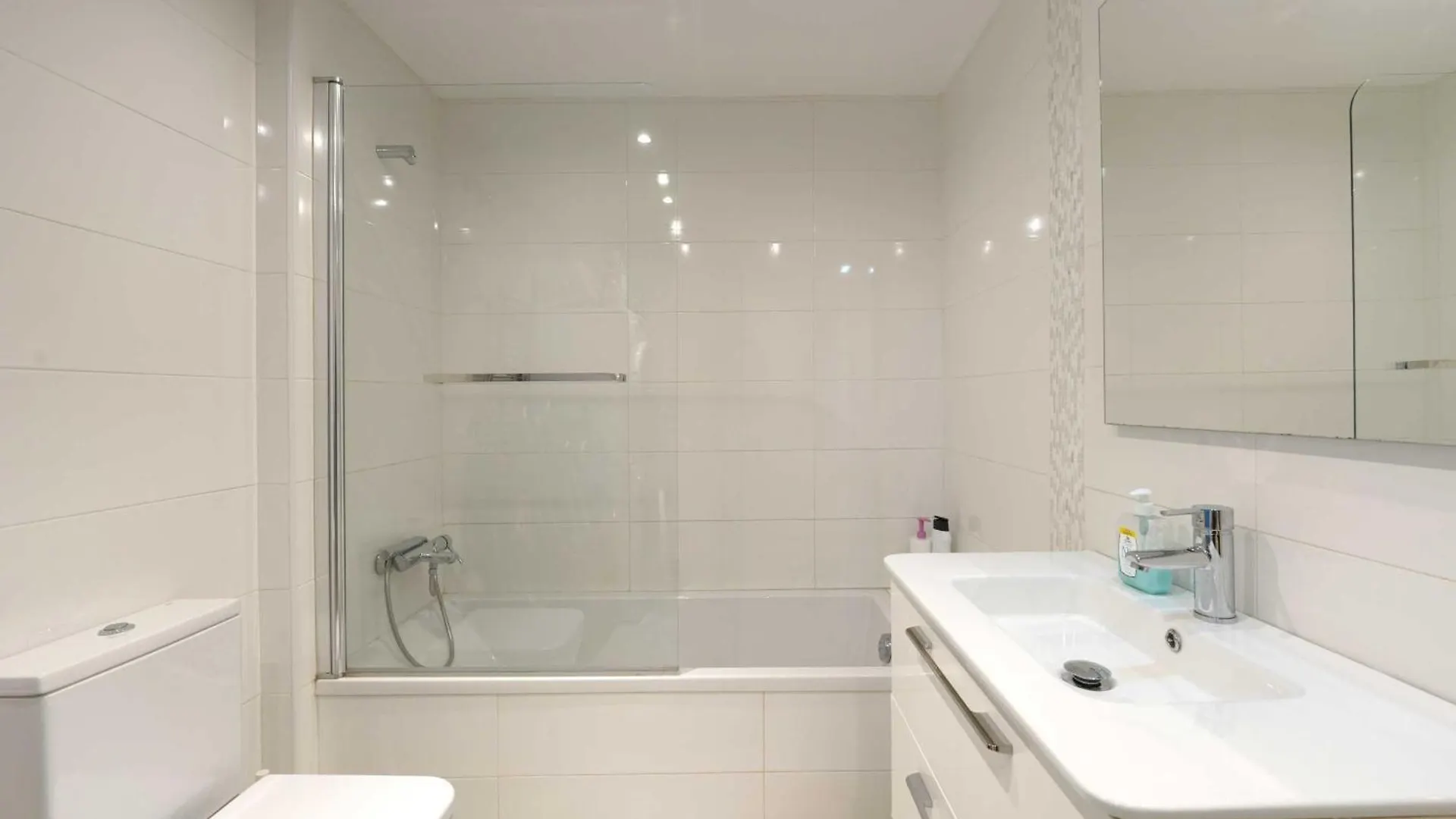 2039 Cozy Beachfront Apartment On Golden Beach Marbella