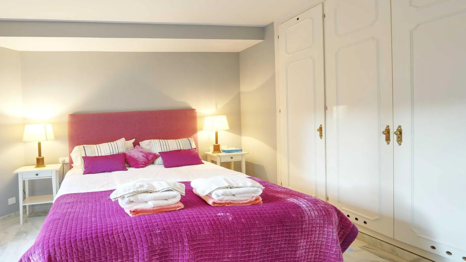 2039 Cozy Beachfront Apartment On Golden Beach Marbella